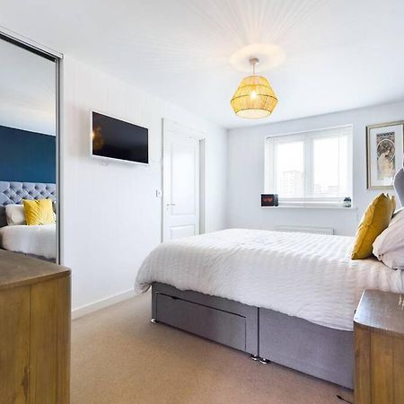 Chic City Centre Apartment With Allocated Parking Swansea Buitenkant foto