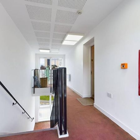 Chic City Centre Apartment With Allocated Parking Swansea Buitenkant foto