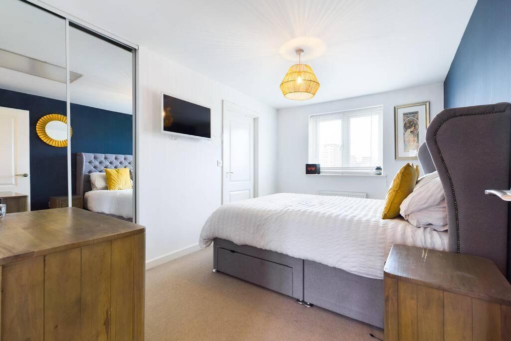 Chic City Centre Apartment With Allocated Parking Swansea Buitenkant foto
