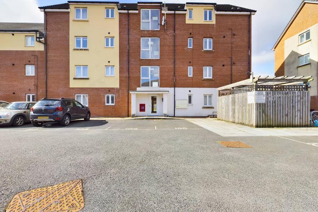 Chic City Centre Apartment With Allocated Parking Swansea Buitenkant foto