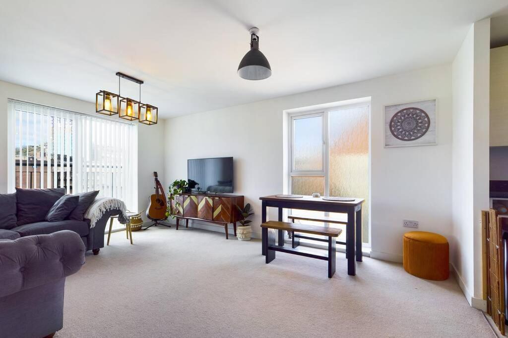 Chic City Centre Apartment With Allocated Parking Swansea Buitenkant foto