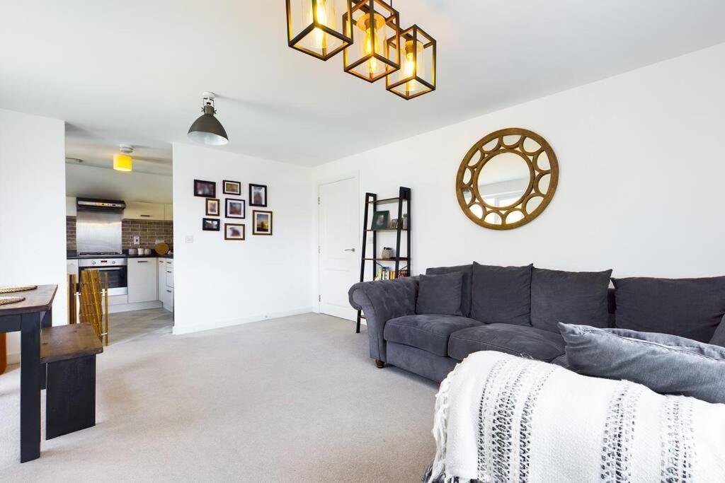 Chic City Centre Apartment With Allocated Parking Swansea Buitenkant foto